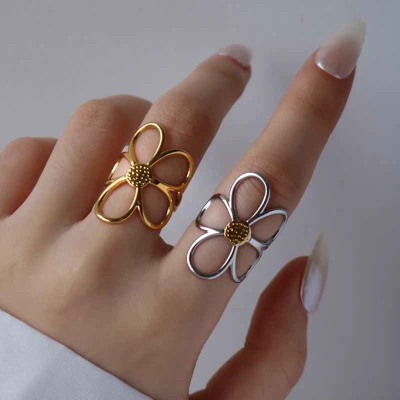 Daisy Bloom Adjustable Ring